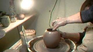 SIMON LEACH POTTERY  Throwing a lidded pot for faceting [upl. by Anavrin200]