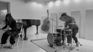 Improvisation by Jun Young Song drums and Jeonghyeon Joo haegeum  Live at Gravitational Field [upl. by Akimik]