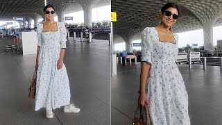 Actress Shriya Saran Spotted  Mumbai Airport  MS Talkies [upl. by Acnaib336]