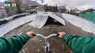 PATINANDO UN SKATEPARK NEVADO pov [upl. by Eel]