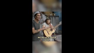 El Chavo y Quico agarraron las guitarras para todo menos para tocarlas elchavodel8 elchavo [upl. by Ssepmet]