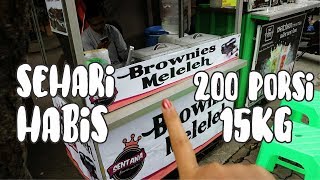 BROWNIS MELELEH SENTANA SEHARI BISA HABIS 200 PORSI  KULINER MALANG [upl. by Amaty374]