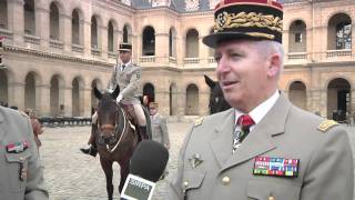 Les artilleurs fêtent la SainteBarbe aux Invalides à Paris [upl. by Itak517]