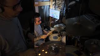 MOMENTO do aluno MÁRCIO G 🥁 andrebragarj drumsolo drumimprovisation drummachines drumtechnique [upl. by Ahsikan348]