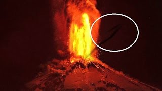 Un laser entra al Volcán Villarrica en plena erupcion [upl. by Iana]