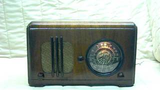 1938 Truetone Model D726 Old Antique Wood Tube Radio [upl. by Enelehs]