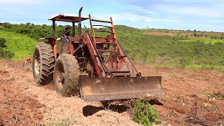 Trator MF traçado com uma lâmina trabalhando no corte de terra em dona Inês pb [upl. by Rizika690]