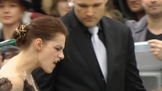 Kristen Stewart expresses her pain after spraining her ankle at the Snow White Premiere [upl. by Hahnke511]