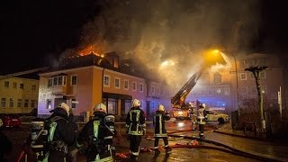 Bautzen  Schaulustige bejubeln Brand in Flüchtlingsunterkunft [upl. by Ylatfen]