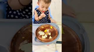 After 1 year teach the child to eat with your hands babyeating eatingshow 6monthbabyfoods [upl. by Service]