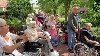 03072020 Bewoners Baan Gouda bij Draaiorgel De Lekkerkerker [upl. by Ennasirk]