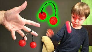 THUMB CHUCKS E MANOBRAS INCRÍVEIS Brinquedo Fidget Spinner com Bolas que Brilham no Escuro  Toys [upl. by Saraiya1]