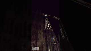 Encienden por primera vez la estrella de la Virgen María en la Sagrada Familia Shorts [upl. by Redfield]