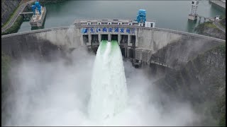 How ships travel through giant reservoir dam in Chinas Guizhou [upl. by Ecal145]