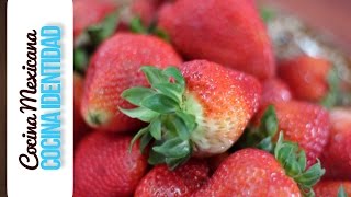 Cómo hacer fresas prensadas Postres mexicanos Dulces Mexicanos Cocina Mexicana Yuri de Gortari [upl. by Yennep]