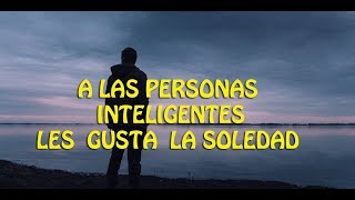 Las personas inteligentes disfrutan de la soledad Descubre porque [upl. by Lore]