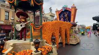 Video completo del nuevo desfile en Disneylandia Magic Happens [upl. by Lienahs]