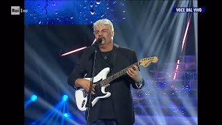 Claudio Lauretta  Pino Daniele canta quotQuanno chiovequot  Tale e Quale Show 07102022 [upl. by Annehcu]