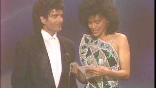 Kool amp the Gang Wins Favorite SoulRampB Group  AMA 1986 [upl. by Airom]