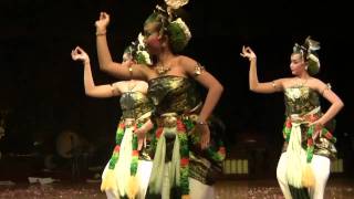 Dance in Indonesia Bedaya Sarpo Rodra [upl. by Nostets]