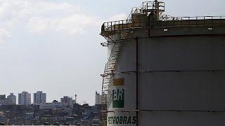 Brésil  le scandale Petrobras fait tomber de nouvelles têtes [upl. by Anala332]